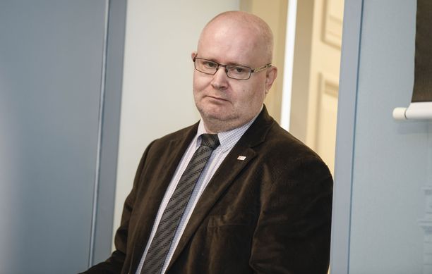 Työministeri Jari Lindström (sin) kertoi lokakuun alussa tiedotustilaisuudessa muutoksista hallituksen esitykseen irtisanomisten helpottamisesta.