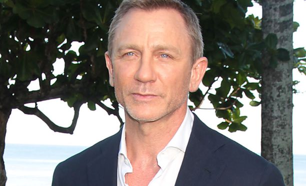 James Bondia esittävä Daniel Craig Jamaikalla, joka on yksi seuraavan Bond-elokuvan kuvauspaikoista.
