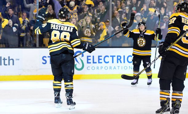 David Pastrnak oli Boston Bruinsin tehomies tehtyään toisessa Toronto-kohtaamisessa 3+3 tehopistettä.