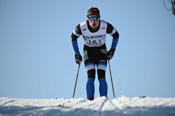 Iivo Niskanen hiihti 15 kilometrin Suomen mestariksi tasatyönnöin.