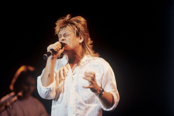 Brian Howe esiintymässä vuonna 1987 Münchenissä. 
