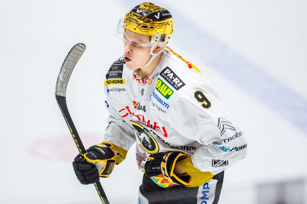 Jesse Puljujärvi ei sotke ajatuksiaan mahdollisella NHL-paluulla – nauttii pelaamisesta Kärpissä: ”Sillä mentaliteetilla, että ollaan koko kausi”