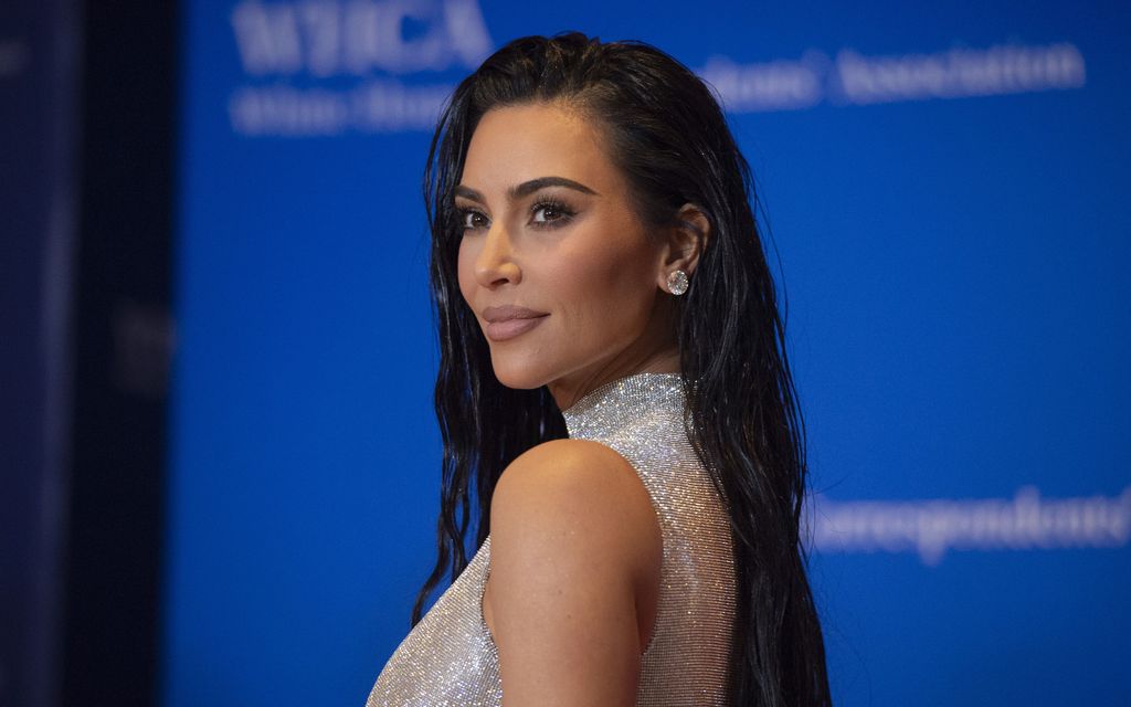 Tätä kannattaa testata: Kim Kardashianin luotto­meikkaajan vinkki leviää TikTokissa 