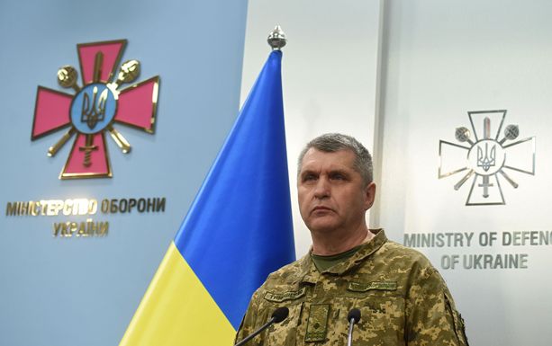Ukrainan asevoimien päällikkö Rodion Tymošenko piti tiedotustilaisuuden tiistaina ammusvaraston räjähdyksen jälkeen.