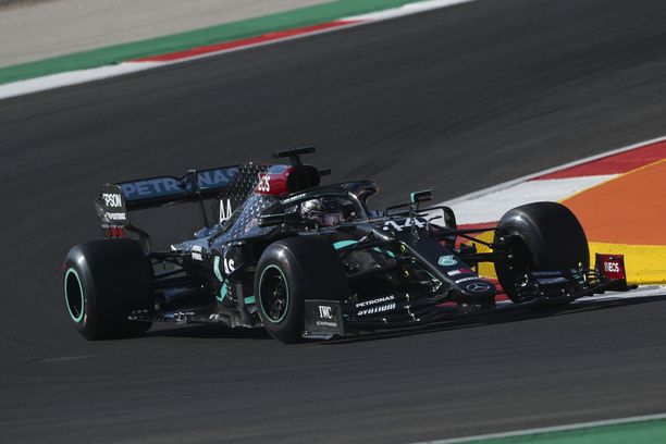 Mercedes on jälleen kerran matkalla maailmanmestaruuksiin F1-sarjassa.
