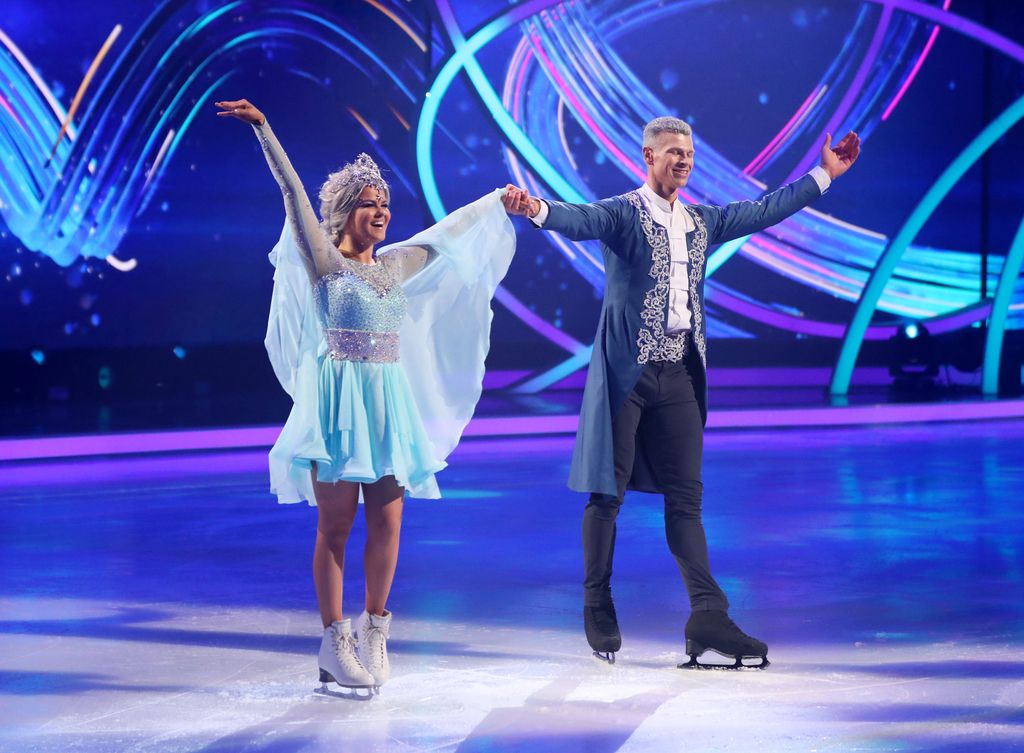 Saara Aalto pääsi jatkoon huippupistein Dancing on Ice -ohjelmassa!