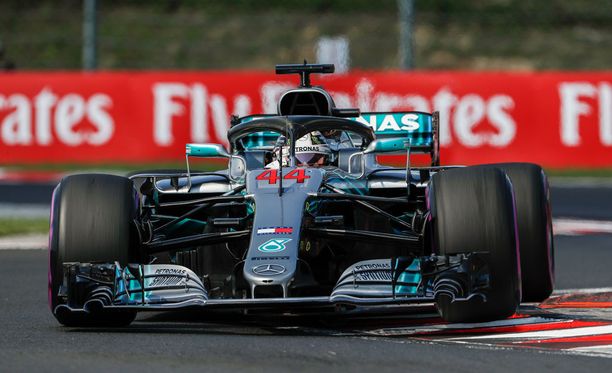 Lewis Hamilton paranteli asemiaan MM-taulukon kärjessä.
