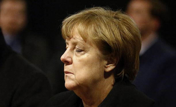 Saksan liittokansleri Angela Merkel kävi allekirjoittamassa surunvalittelukirjan lähellä iskupaikkaa Keisari Vilhelmin muistokirkossa.