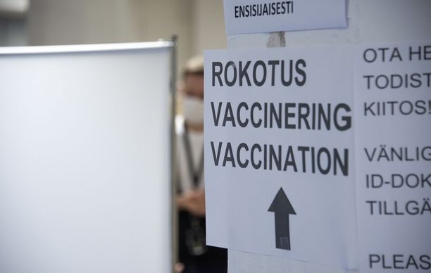 Helsingissä lisättiin vartiointia rokotuspaikoilla lukuisien välikohtausten jälkeen. Lisäksi eri valmisteita jakavat linjastot on pyritty siirtämään kauemmas toisistaan. 