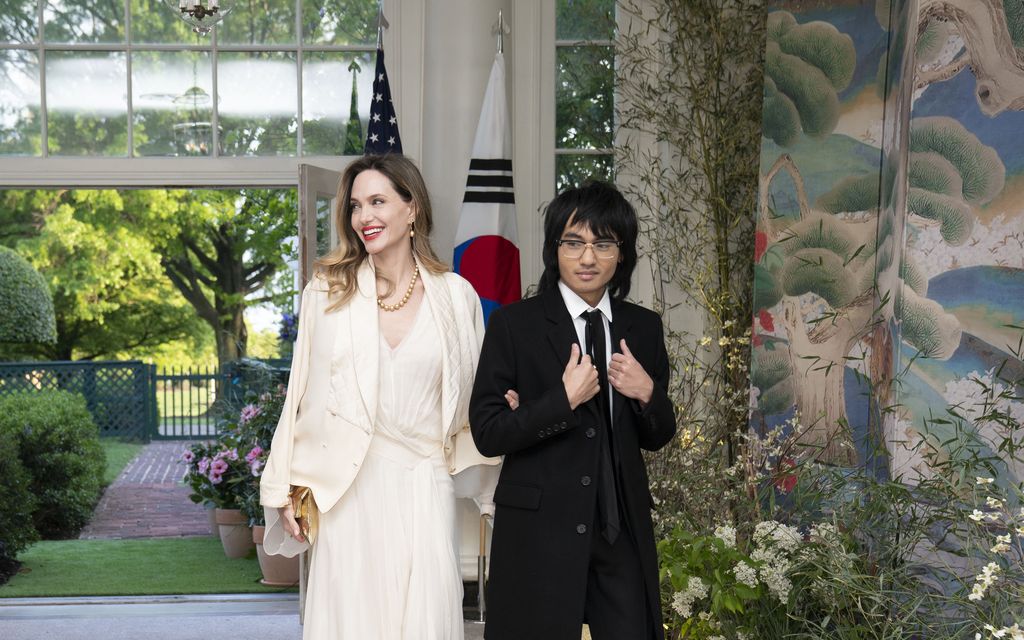 Tältä näyttää Angelina Jolien 21-vuotias Maddox-poika – Edusti äitinsä kanssa Valkoisessa talossa