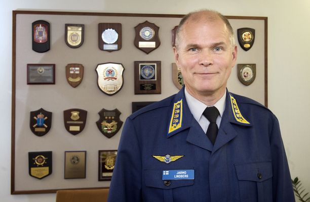 Puolustusvoimain komentaja Jarmo Lindberg ei hae jatkokautta.