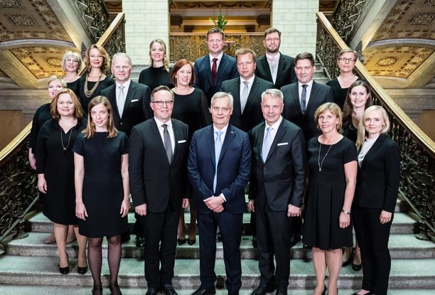Antti Rinteen uudessa hallituksessa on 19 ministeriä.