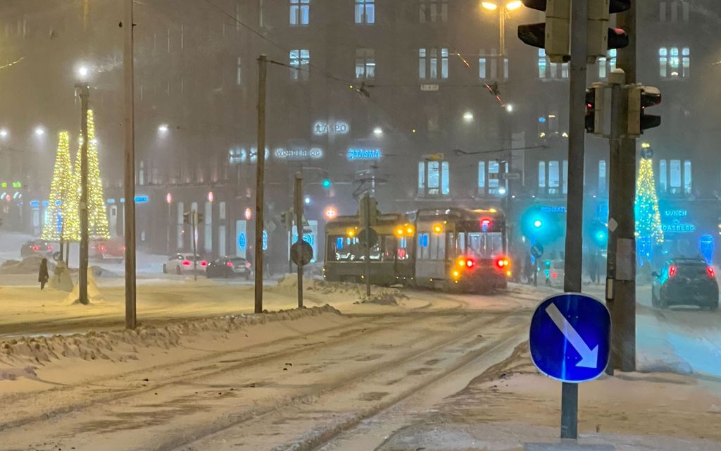 Näin lumimyrsky hautasi Helsingin seudun – kuplahalli romahti, raitiovaunut suistuivat raiteiltaan
