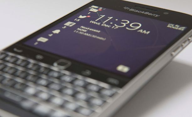 Blackberryn uusi Classic-malli vetoaa yrityksen vanhoihin asiakkaisiin perinteisellä muotoilulla.