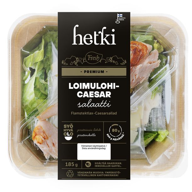 Premium-salaattien kartonkipakkaus on helppo kierrättää; käytön jälkeen pakkauksen kartonki ja muovi kierrätetään kumpikin omina jakeinaan. Salaatin mukana tulee haarukka.