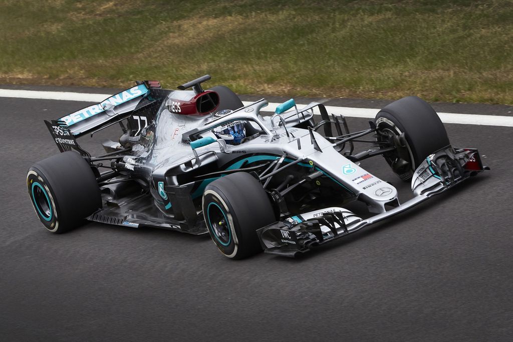Valtteri Bottas palasi F1-rattiin Silverstonessa – huomio kiinnittyy Mersun tarkkoihin koronaohjeisiin