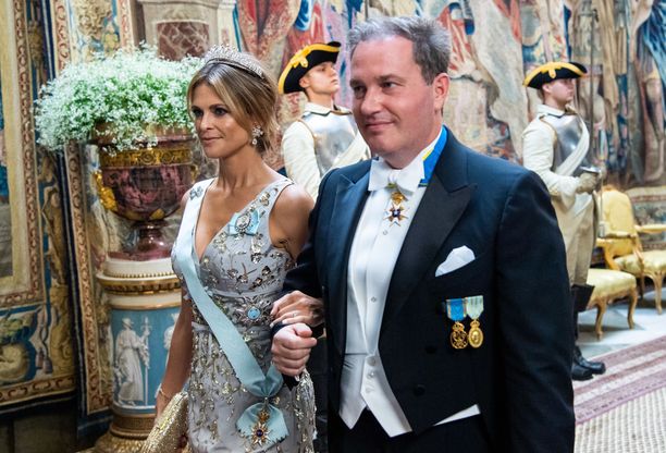 Chris O’Neill nähtiin yllättäen puolisonsa prinsessa Madeleinen rinnalla.