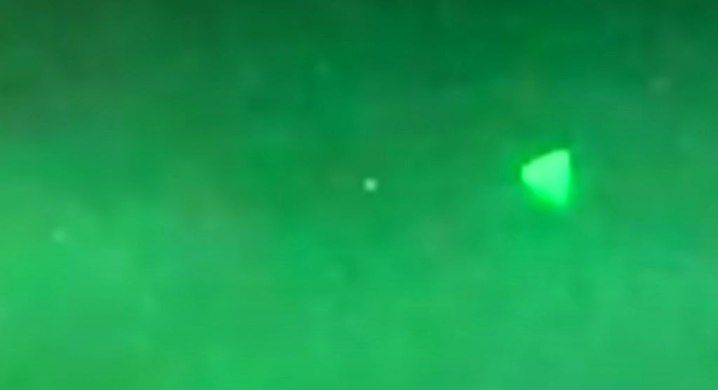 USA:n laivasto kuvasi kolme pyramidin muotoista ufoa – puolustusministeriö vahvistaa videoiden aitouden