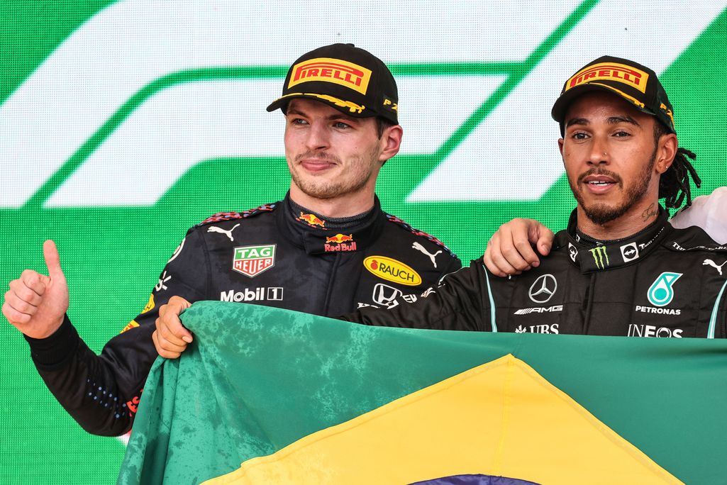 Lewis Hamiltonilta kysyttiin Max Verstappenista – hiljaisuus paljasti kaiken 