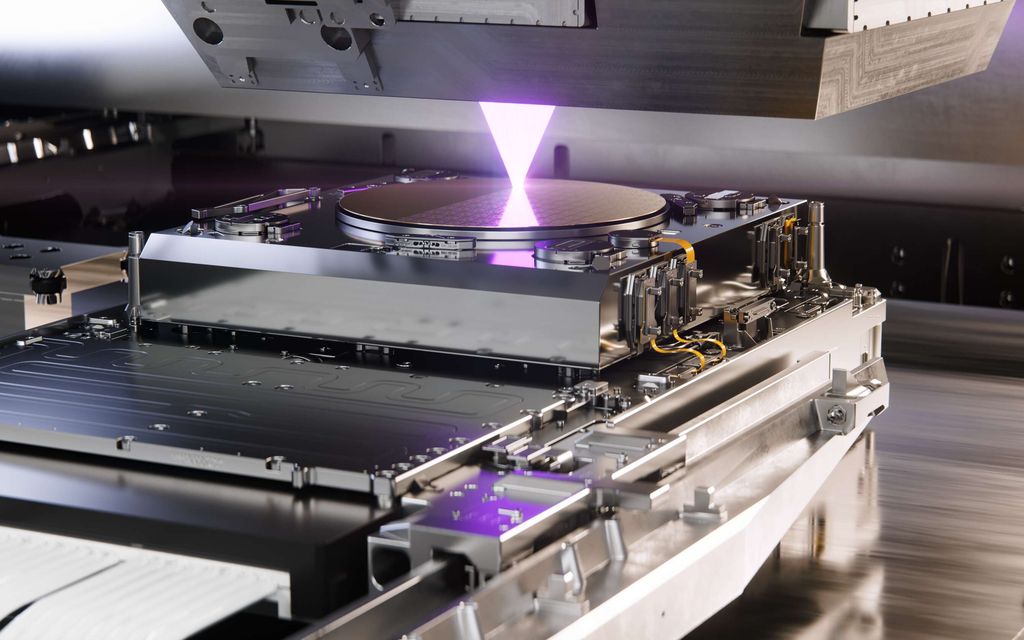 Jotta älypuhelimesi voi toimia, laserin on osuttava 300 km/h liikkuvaan tinapisaraan 180 000 kertaa sekunnissa: Näin toimii euv-litografia