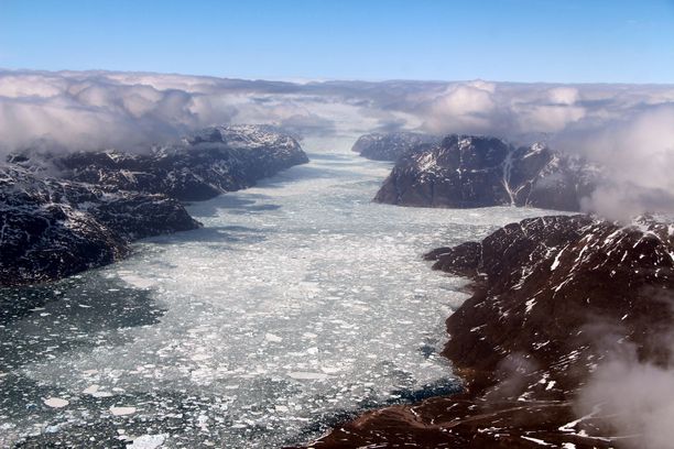 IPCC:n uusin raportti tarkastelee muun muassa maailman valtamerten ja kryosfäärin havaittuja ja ennustettuja muutoksia. Kryosfäärillä tarkoitetaan maapallon lumen ja jään peittämiä alueita. Kuva eteläisestä Grönlannista.