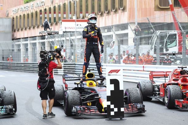 Daniel Ricciardo on ajanut kaksi kertaa Red Bullinsa ykkösenä ruutulipulle. Vaikka talli antaa Renault-moottorinsa johdosta huomattavasti tasoitusta Ferrarille ja Mercedekselle, Ricciardo ja tallitoverinsa Max Verstappen ovat parantaneet vauhtiaan huimasti viime kauteen verrattuna.