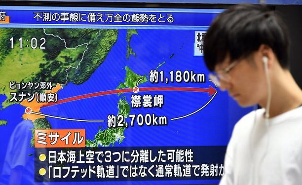 Japanin televisio uutisoi Pohjois-Korean ampumasta ohjuksesta.