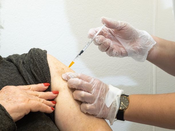 Pääministeri Scott Morrisonin mukaan Australian rokoteohjelma on monia verrokkimaita nopeampi, vaikka maa aloittikin rokotukset monia muita maita myöhemmin. 
