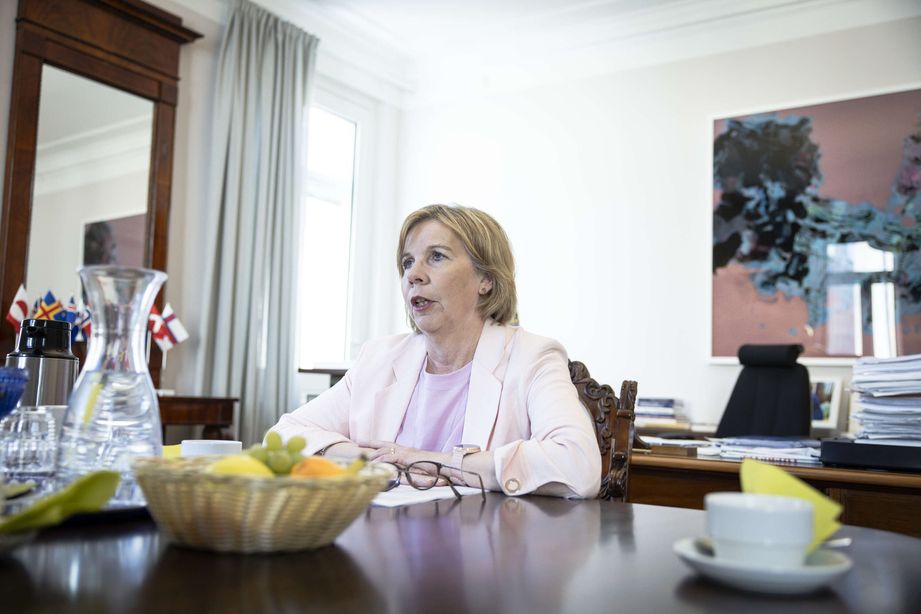 N in Anna Maja Henriksson Selitt Ristiriitaista Velkalinjaa On 
