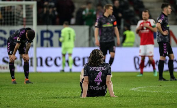 Freiburg hävisi erittäin tärkeän ottelun Mainzille 0-2. Ottelun avausmaalista puhuttaneen vielä pitkään.