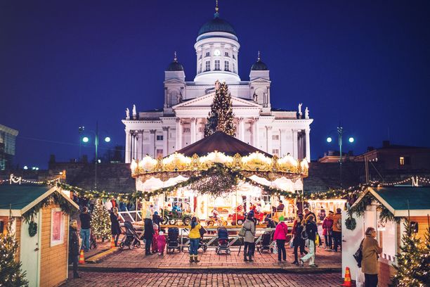 Helsingin suurin joulutori nousee Senaatintorille. Tuomaan markkinoilla pääsee vanhan ajan karusellin kyytiin.