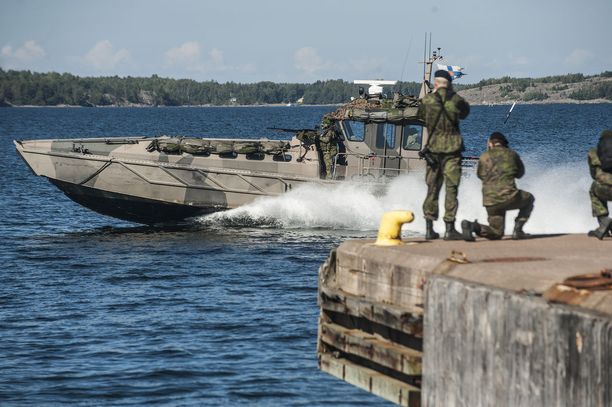 Suomen armeija harjoittelee eurooppalaisten ja amerikkalaisten kanssa kansainvälistä kriisinhallintaa. Arkistokuva.