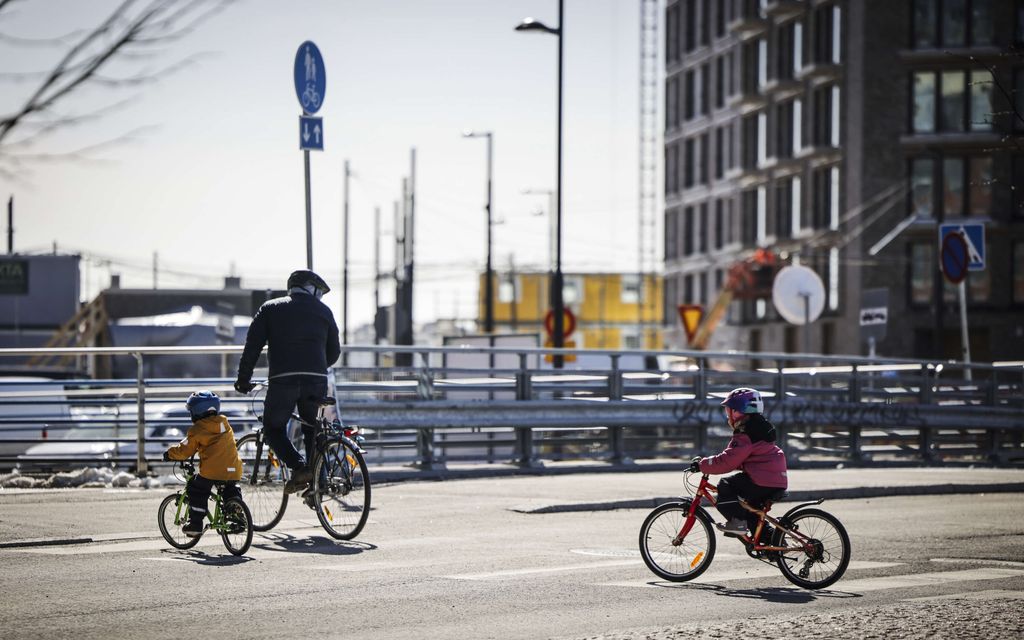 Helsinkiin meren päälle suunniteltu pyöräbaana kuohuttaa: ”Jottei ihmisten tarvitse polkea mäen yli”