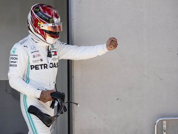 Jess! Lewis Hamilton lähtee Itävallan GP:hen sittenkin neljännestä eikä viidennestä lähtöruudusta.