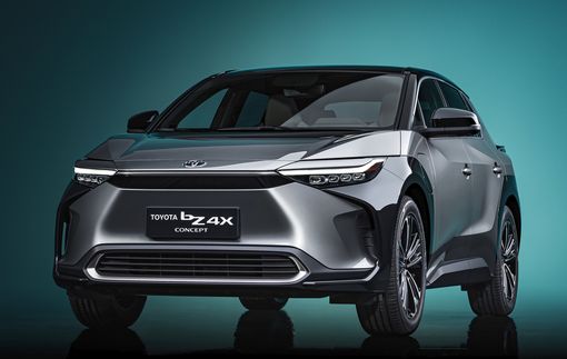 Toyotan ensimmäinen täyssähköauto esiteltiin