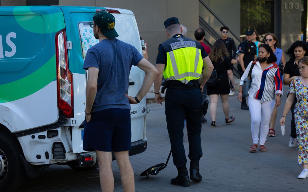 Katso video ja kuvat: Pakettiauton tarkastusta Niinistön hotellilla, poliisikoira nuuski IL:n toimittajia – tiukat turvatoimet Madridissa Nato-viikolla