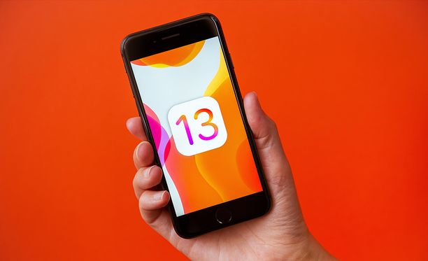 Iphone-käyttäjät voivat ladata IOS 13 -käyttöjärjestelmän.