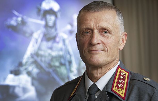 Dalam wawancara dengan Reuters, Panglima Angkatan Pertahanan, Jenderal Timo Kivinen, menyatakan bahwa terlepas dari keanggotaan NATO, tanggung jawab utama untuk pertahanan Finlandia tetap berada di Finlandia.