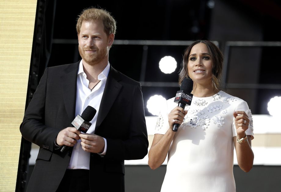 Harry Ja Meghan Tienaavat Jättisummia Podcastillaan - Vain Yksi Jakso