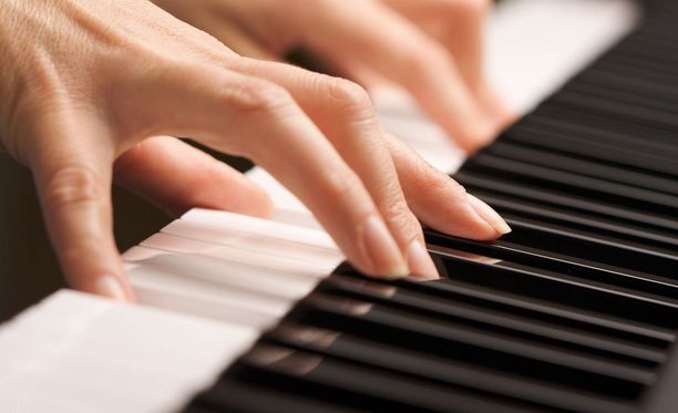 Seksuaalirikoksista epäilty nainen työskenteli vantaalaiskoulussa musiikinopettaja.