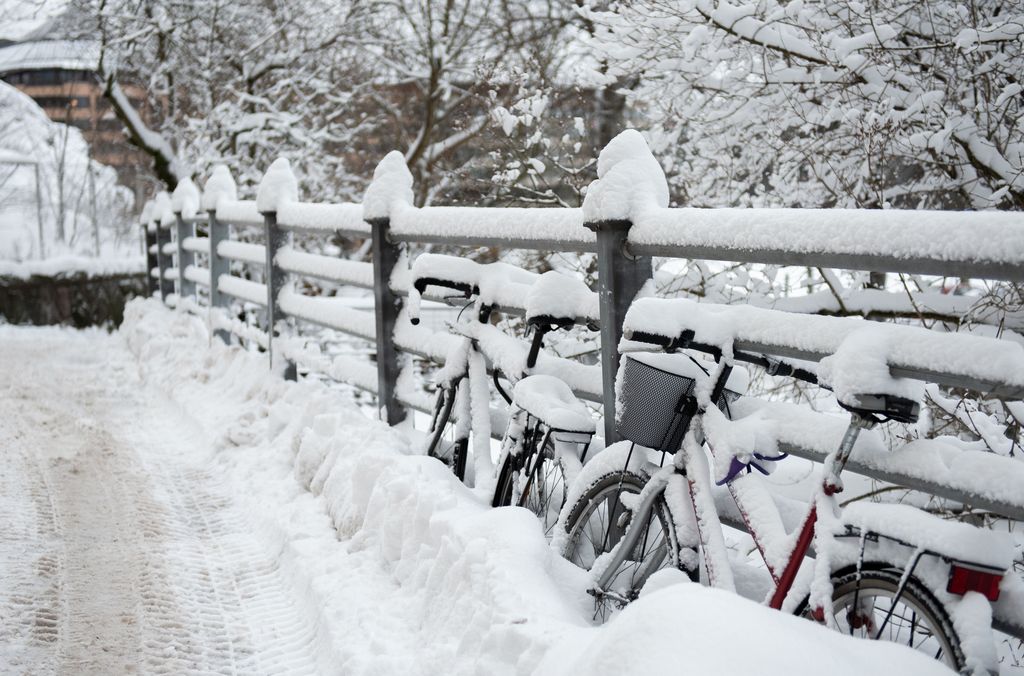 Joulupäivän lumitykki pyrytti Turkuun parissa tunnissa 20 senttiä lunta – ajokeli erittäin huono
