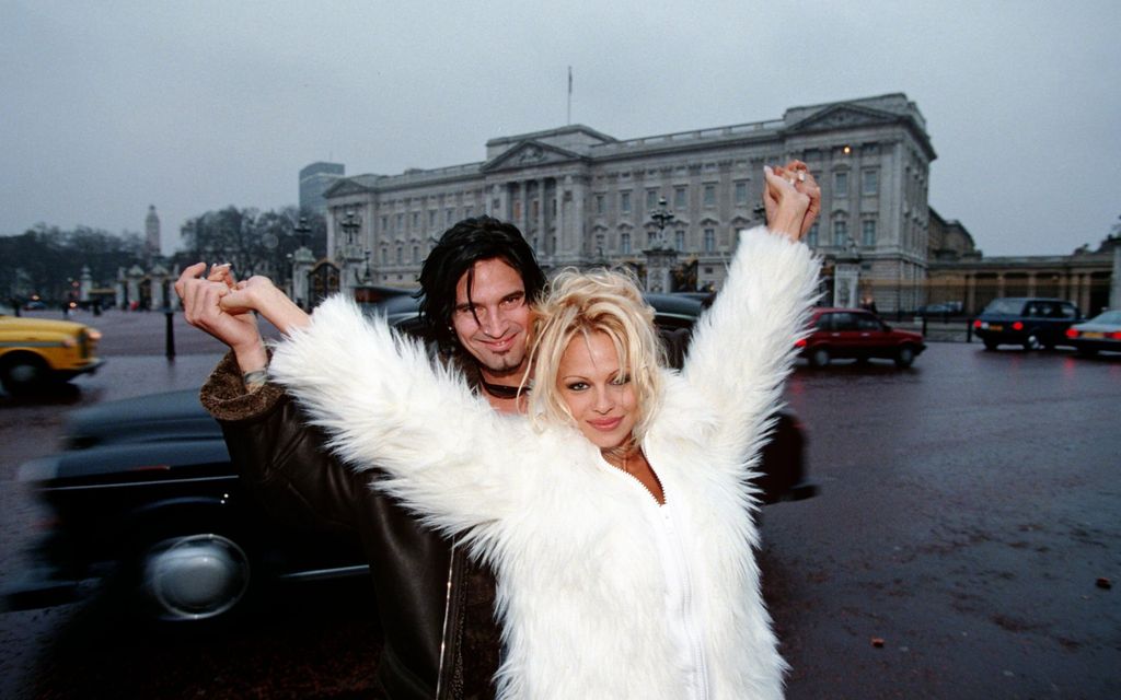 Seksivideo­skandaali vei Pamela Andersonin nöyryyttävään kuulusteluun: ”Sitten alkoivat tungettelevat kysymykset”