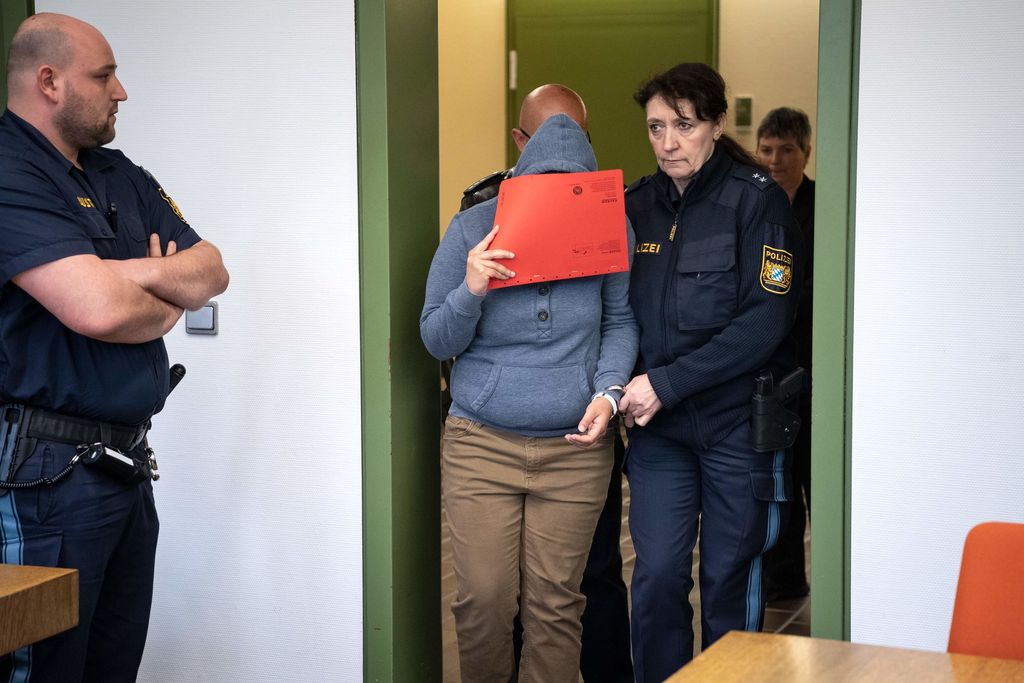 Nainen synnytti ulkosalla, hylkäsi vauvan pensaikkoon ja lähti grillijuhliin Saksassa - syyte tapon yrityksestä
