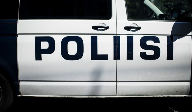 Poliisin mukaan Reviisorinkatu 5:ssä sijaitsevasta kerrostalosta löytyneen kuolleen miehen epäillään joutuneen henkirikoksen uhriksi. Poliisi otti tiistaina useita henkilöitä kiinni tapauksen vuoksi. 