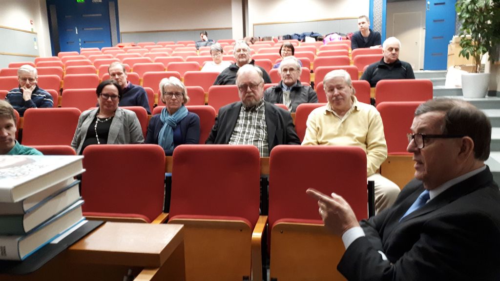 Väyrynen järjesti Oulussa oman kyselytunnin - paikalla 15 ihmistä