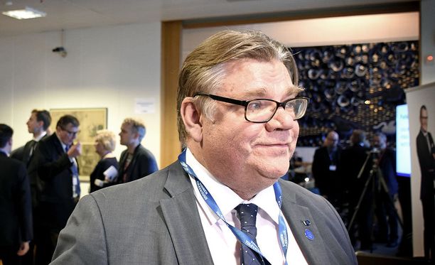 Ulkoministeri Timo Soini tapaa kollegansa Mike Pompeon ja Sergei Lavrovin maanantaina Helsingissä.