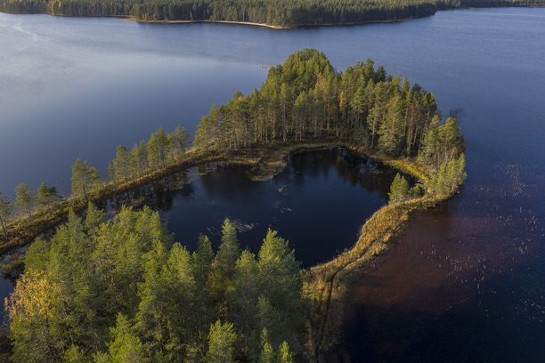 Kirkasvetinen Suomunjärvi.