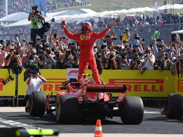 Kimi Räikkönen tuuletti Austinissa uransa 21. GP-voiton kunniaksi. Räikkösen edellisestä voitosta oli kulunut viisi ja puoli vuotta.
