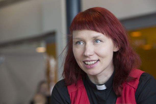 Marjaana Toiviainen työskentelee pappina Oulunkylän seurakunnassa. 