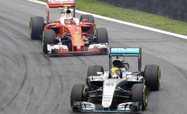 Kimi Räikkönen nousi viimeisellä vedollaan lähes Lewis Hamiltonin vauhtiin.
